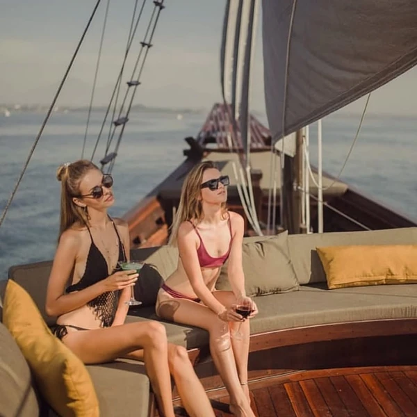 Behike Moments - Friends Relaxing on Deck